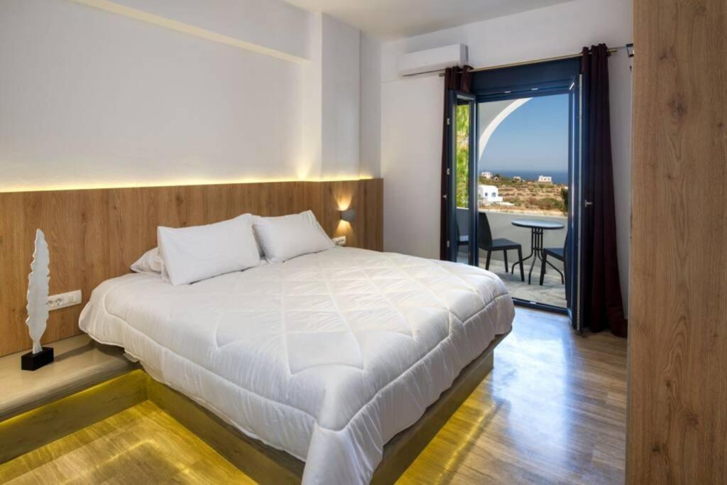 Christianna & George Luxury Hot Tub Apartment Fira  Exterior foto