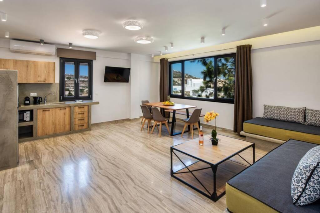 Christianna & George Luxury Hot Tub Apartment Fira  Exterior foto